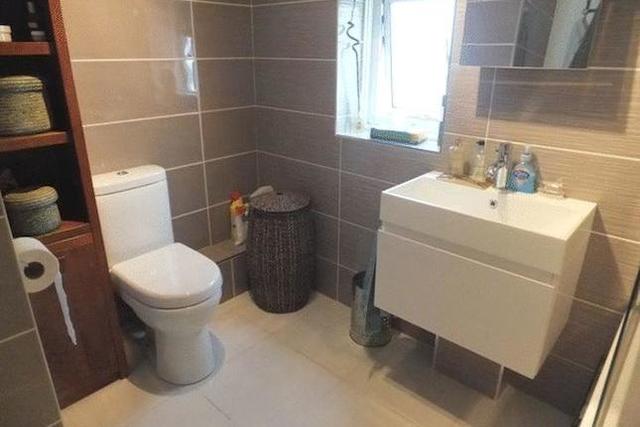  Image of 2 Bedroom Flat  For Sale at Alexandra Road, Warlingham CR6