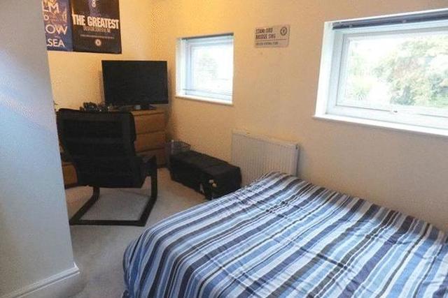  Image of 2 Bedroom Flat  For Sale at Alexandra Road, Warlingham CR6