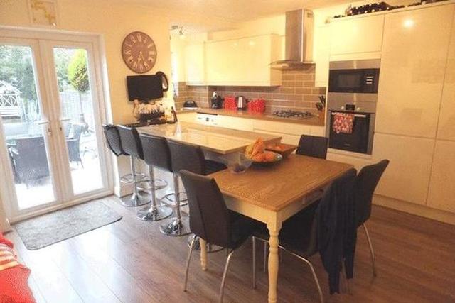  Image of 2 Bedroom Flat  For Sale at Alexandra Road, Warlingham CR6