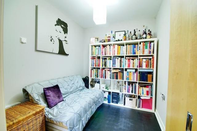  Image of 1 Bedroom Flat  To Rent at Wallis House, Great West Road, Brentford TW8