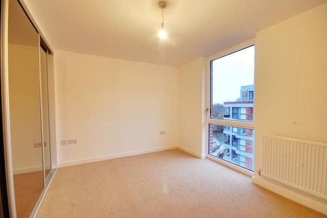  Image of 1 Bedroom Flat  To Rent at Lighterage Court, Brentford TW8