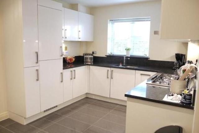  Image of 2 Bedroom Flat  To Rent at Heacham Avenue, Ickenham UB10