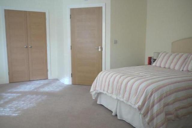  Image of 2 Bedroom Flat  To Rent at Heacham Avenue, Ickenham UB10