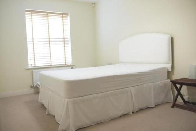 Image of 2 Bedroom Flat  To Rent at Heacham Avenue, Ickenham UB10