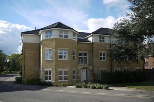  Image of 2 Bedroom Flat  To Rent at Heacham Avenue, Ickenham UB10