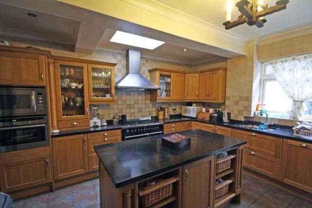  Image of 7 Bedroom Property  To Rent at Gunnersbury Avenue, Ealing W5
