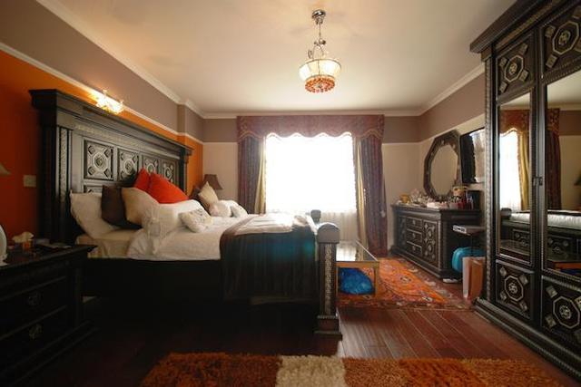  Image of 7 Bedroom Property  To Rent at Gunnersbury Avenue, Ealing W5