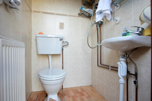  Image of 3 Bedroom   For Sale at Cherrydown Avenue, London, Chingford E4