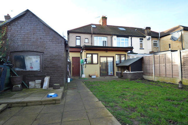  Image of 3 Bedroom   For Sale at Cherrydown Avenue, London, Chingford E4