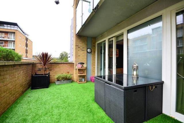  Image of 1 Bedroom Flat  To Rent at Battersea Park Road, Nine Elms SW8