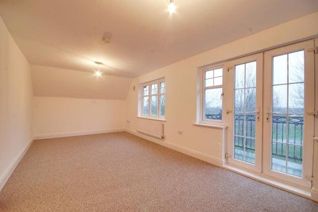  Image of 2 Bedroom Flat  To Rent at Redwood Grove, Ealing W5