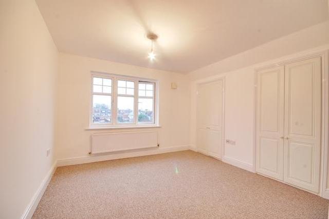  Image of 2 Bedroom Flat  To Rent at Redwood Grove, Ealing W5