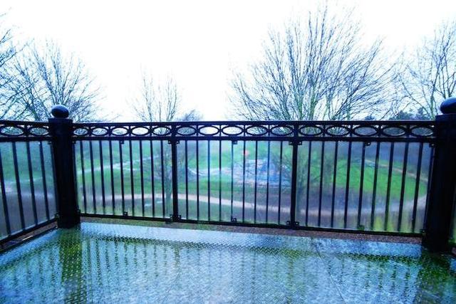  Image of 2 Bedroom Flat  To Rent at Redwood Grove, Ealing W5