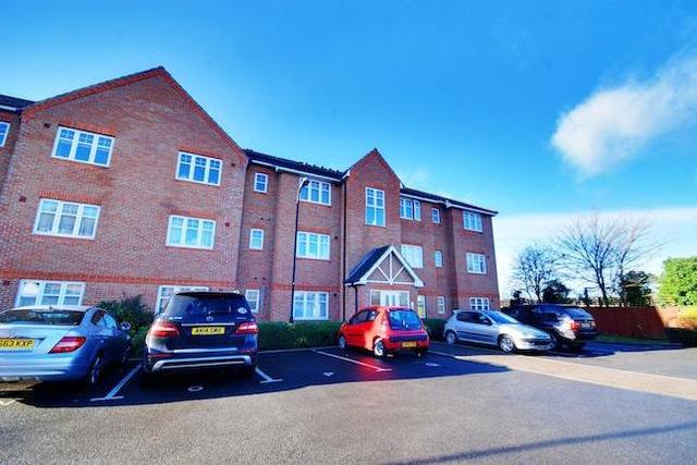  Image of 2 Bedroom Flat  To Rent at Redwood Grove, Ealing W5