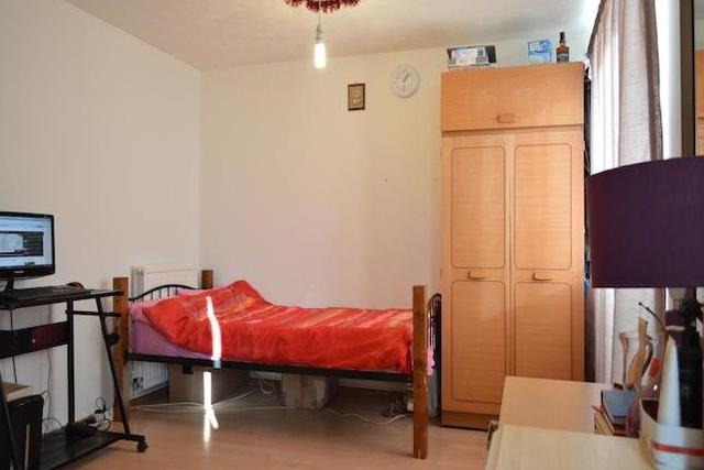  Image of 3 Bedroom Flat  For Sale at Given Wilson Walk, London E13