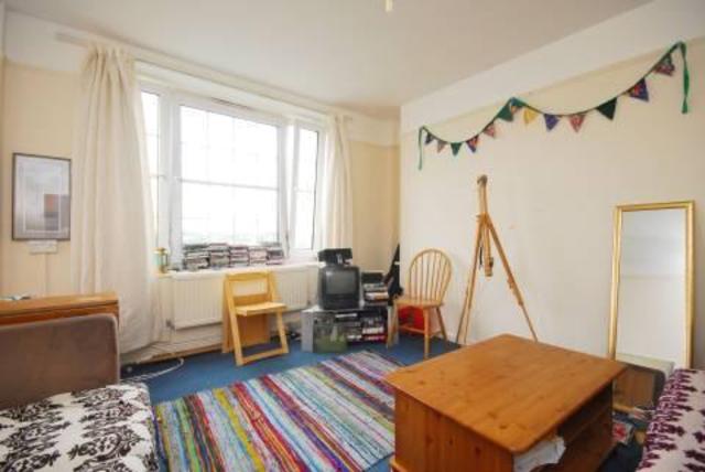  Image of 3 Bedroom Flat  To Rent at Greatfield House, Peckwater Street, London NW5