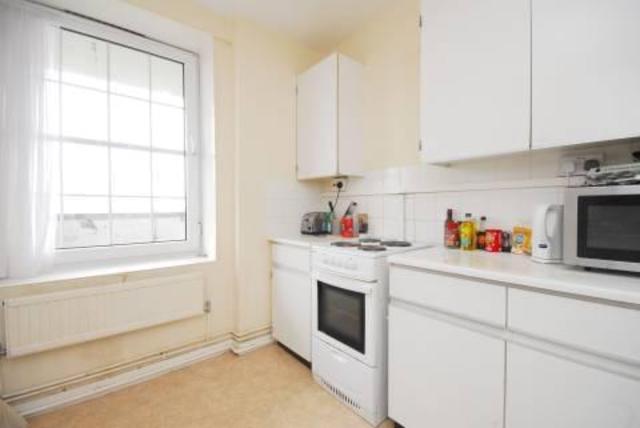  Image of 3 Bedroom Flat  To Rent at Greatfield House, Peckwater Street, London NW5
