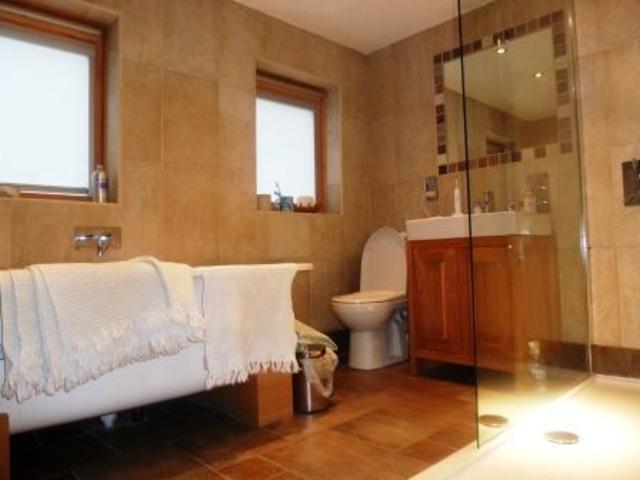  Image of 4 Bedroom Property  To Rent at Connaught Road, Ealing W13