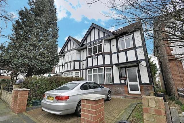  Image of 5 Bedroom Property  To Rent at Lillian Avenue, Acton W3