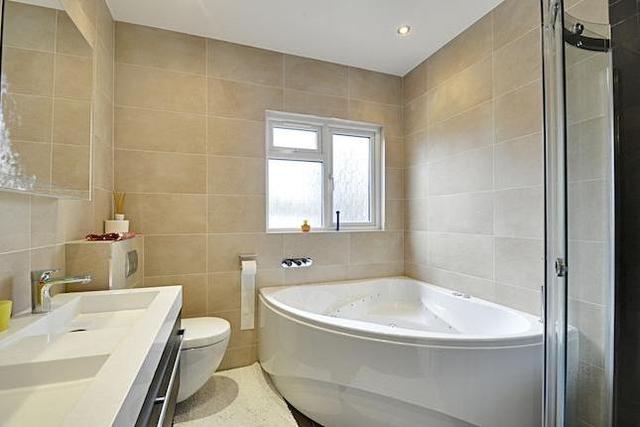  Image of 5 Bedroom Property  To Rent at Lillian Avenue, Acton W3