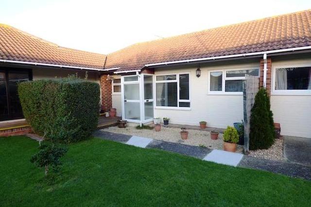  Image of 2 Bedroom Detached  To Rent at Manor Way, Elmer, Bognor Regis PO22