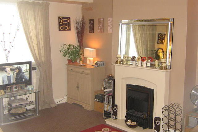  Image of 2 Bedroom   To Rent at Elmcroft Close, Feltham TW14