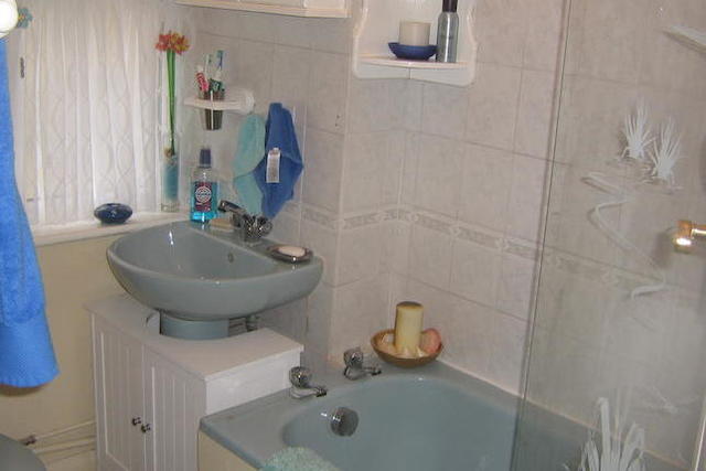  Image of 2 Bedroom   To Rent at Elmcroft Close, Feltham TW14