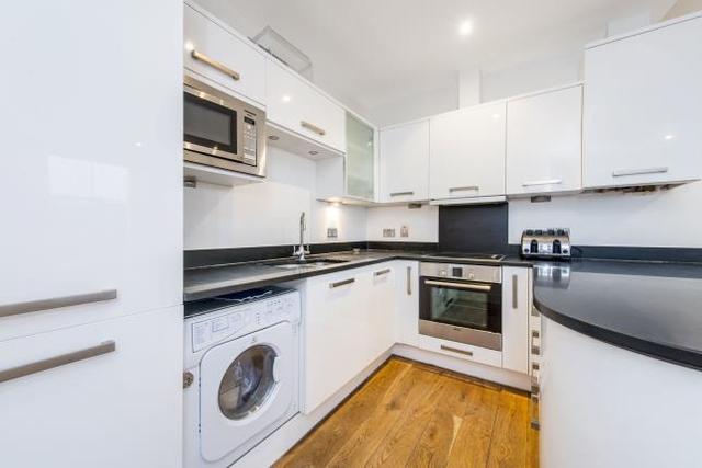  Image of 3 Bedroom Flat  To Rent at Cromwell Road, London SW5