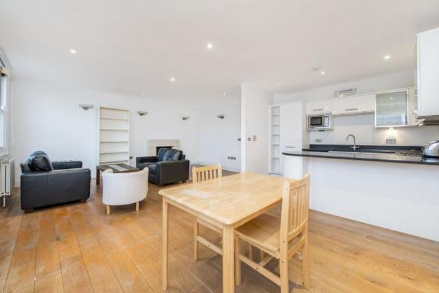  Image of 3 Bedroom Flat  To Rent at Cromwell Road, London SW5
