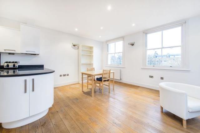  Image of 3 Bedroom Flat  To Rent at Cromwell Road, London SW5