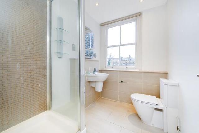  Image of 3 Bedroom Flat  To Rent at Cromwell Road, London SW5