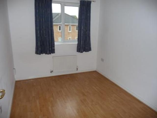  Image of 2 Bedroom Flat  To Rent at Redshank Court, Thatcham RG19