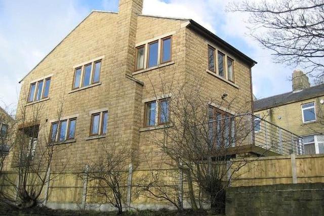  Image of 3 Bedroom   To Rent at Hanson Lane, Lockwood, Huddersfield HD1