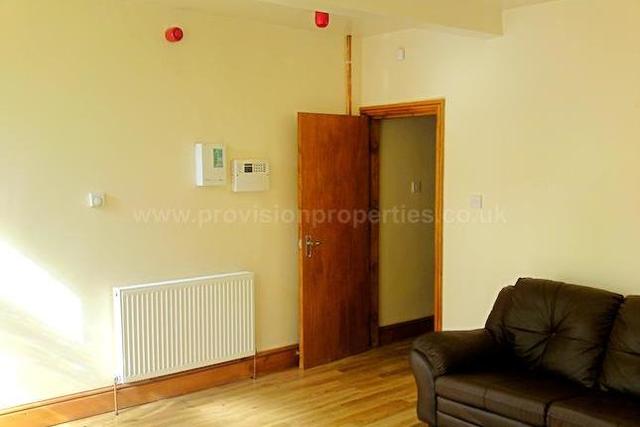  Image of 7 Bedroom Terraced  To Rent at Brudenell Mount, Leeds LS6