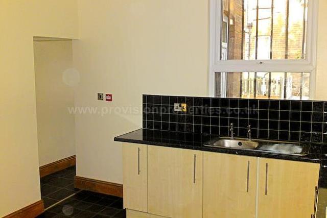  Image of 7 Bedroom Terraced  To Rent at Brudenell Mount, Leeds LS6