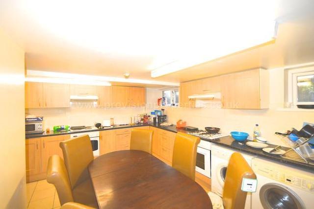  Image of 9 Bedroom   To Rent at St. Michaels Villas, Leeds LS6