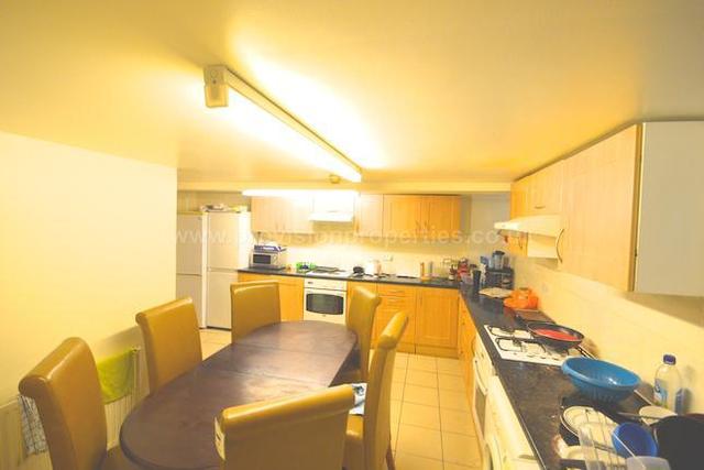  Image of 9 Bedroom   To Rent at St. Michaels Villas, Leeds LS6