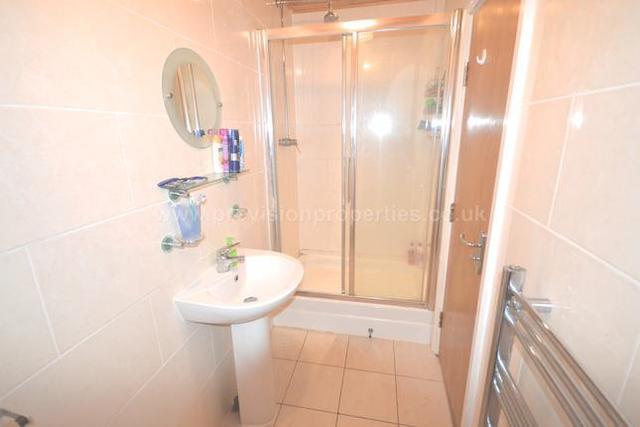  Image of 9 Bedroom   To Rent at St. Michaels Villas, Leeds LS6