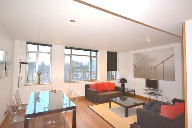  Image of 1 Bedroom Flat  To Rent at Pall Mall, London SW1Y