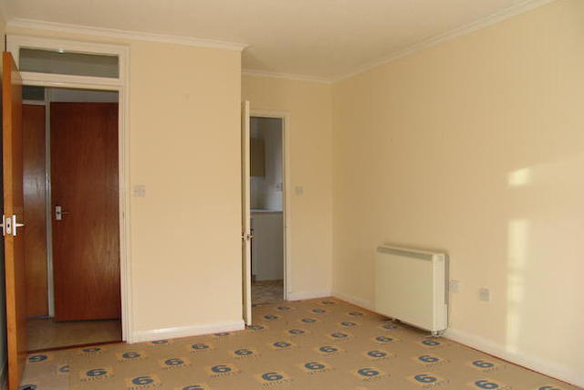  Image of 2 Bedroom Flat  For Sale at Summerlays Court, Bath, BA2