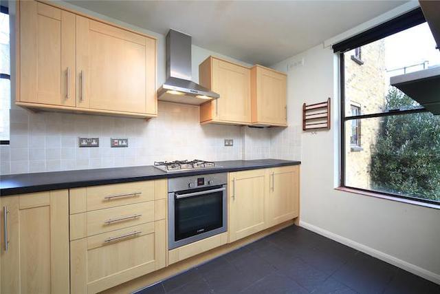  Image of 2 Bedroom Flat  To Rent at The Chase, Clapham, London SW4