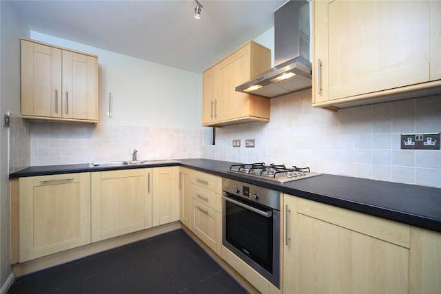  Image of 2 Bedroom Flat  To Rent at The Chase, Clapham, London SW4