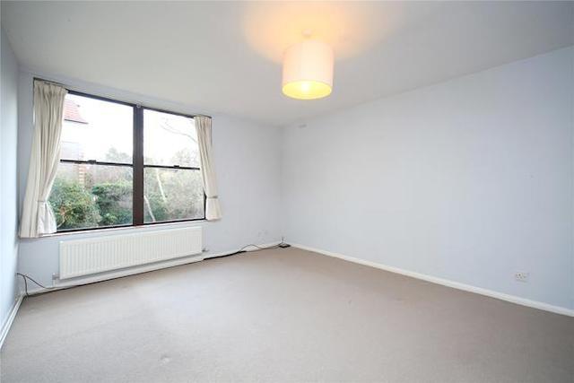  Image of 2 Bedroom Flat  To Rent at The Chase, Clapham, London SW4