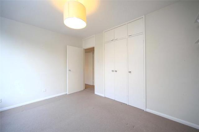  Image of 2 Bedroom Flat  To Rent at The Chase, Clapham, London SW4