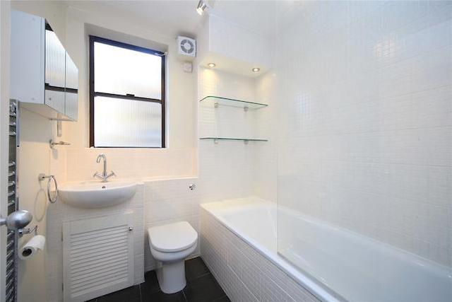  Image of 2 Bedroom Flat  To Rent at The Chase, Clapham, London SW4