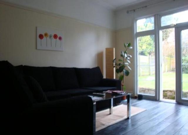  Image of 1 Bedroom Room  To Rent at House Share: Salisbury Road, Moseley, Birmingham B13