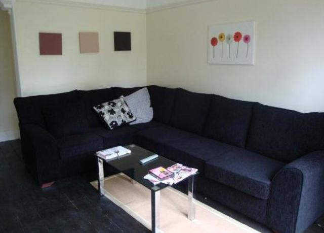  Image of 1 Bedroom Room  To Rent at House Share: Salisbury Road, Moseley, Birmingham B13