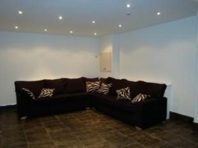  Image of 1 Bedroom Room  To Rent at 121 Pershore Road, Room 9, Edgbaston, Birmingham B5