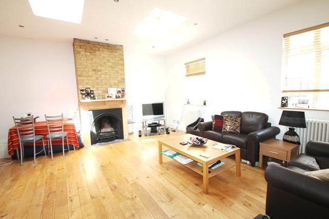  Image of 1 Bedroom Flat  To Rent at Whitechapel High Street, Aldgate E1