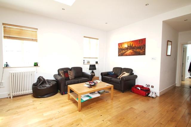  Image of 1 Bedroom Flat  To Rent at Whitechapel High Street, Aldgate E1